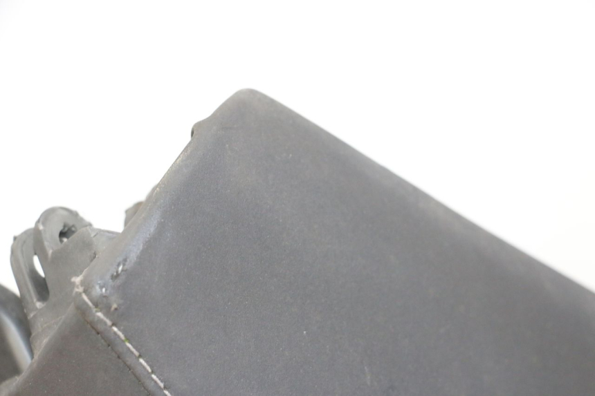 photo de SELLE PEUGEOT SATELIS 125 (2013 - 2018) - Vue rapprochée