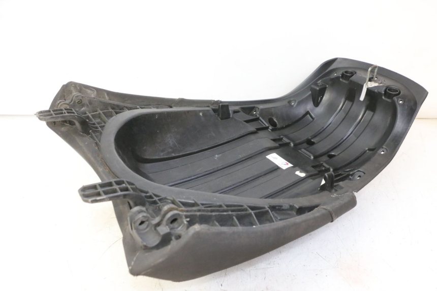 photo de SELLE PEUGEOT SATELIS 125 (2013 - 2018) - Photo complémentaire