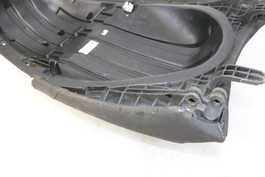 photo de SELLE PEUGEOT SATELIS 125 (2013 - 2018) - Inspection visuelle