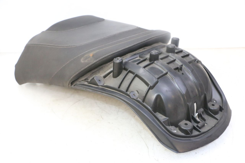 photo de SELLE PEUGEOT SATELIS 125 (2013 - 2018) - Détail de la pièce