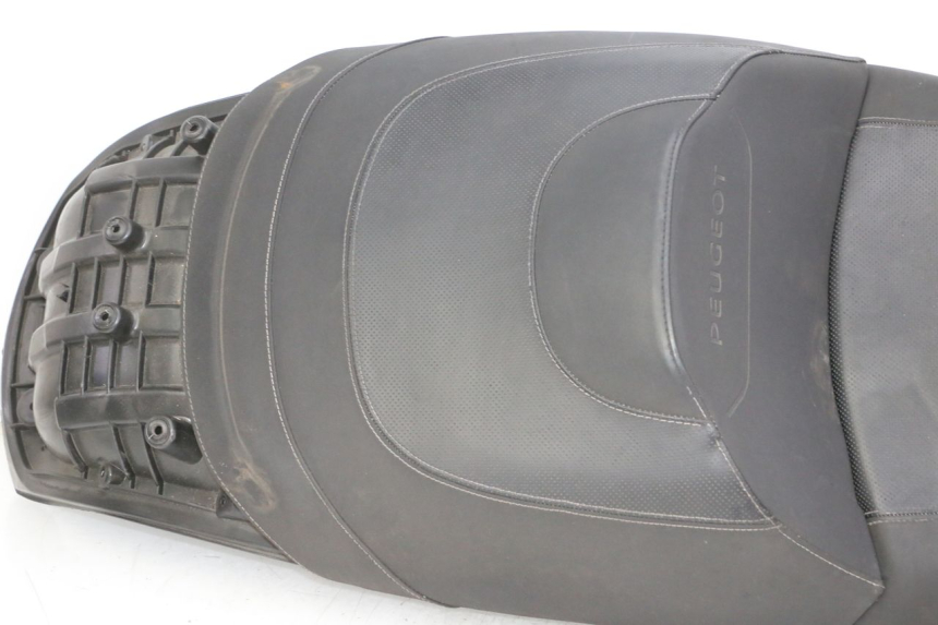 photo de SELLE PEUGEOT SATELIS 125 (2013 - 2018) - Vue d’ensemble