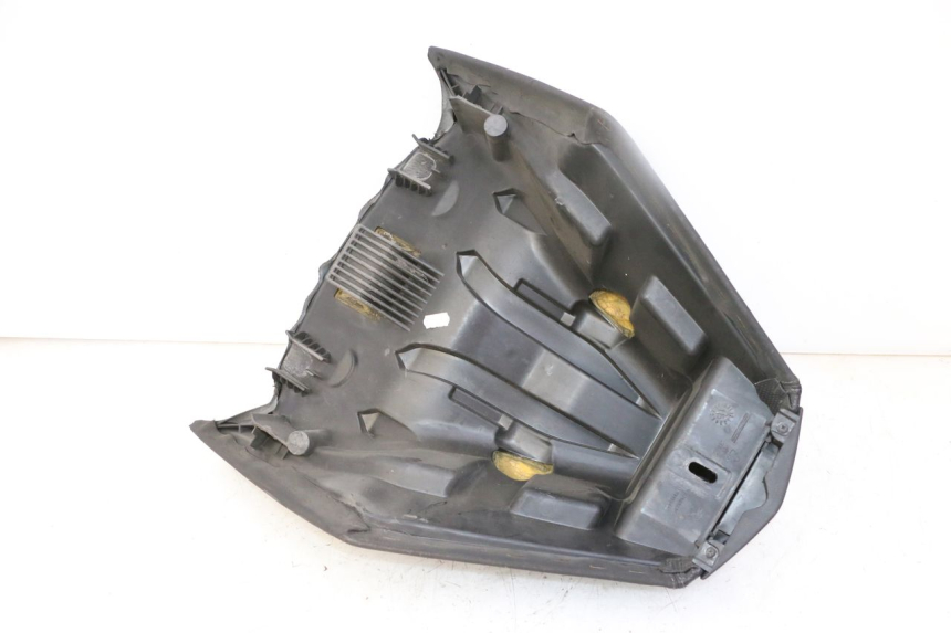 photo de SELLE PEUGEOT SATELIS 125 (2013 - 2018) - Gros plan technique