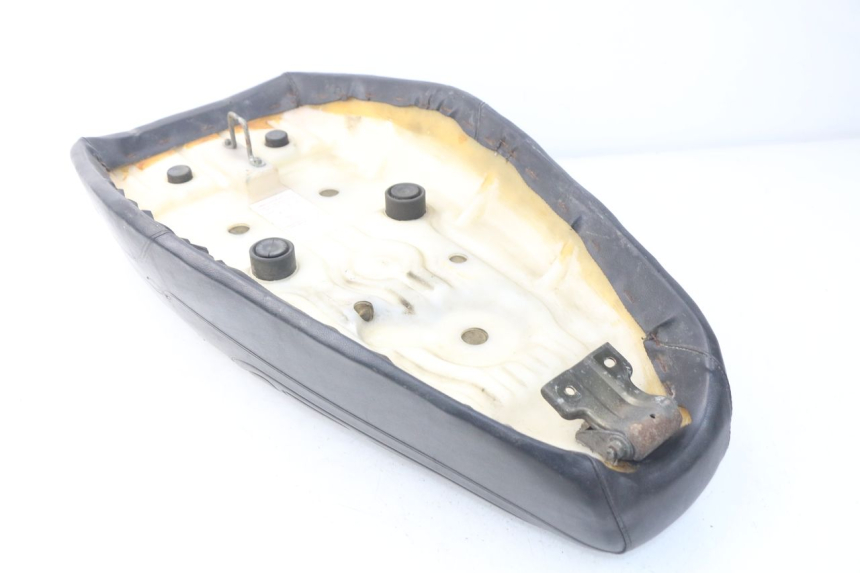 photo de SELLE PEUGEOT SC 50 (1988 - 1992) - Détail de la pièce