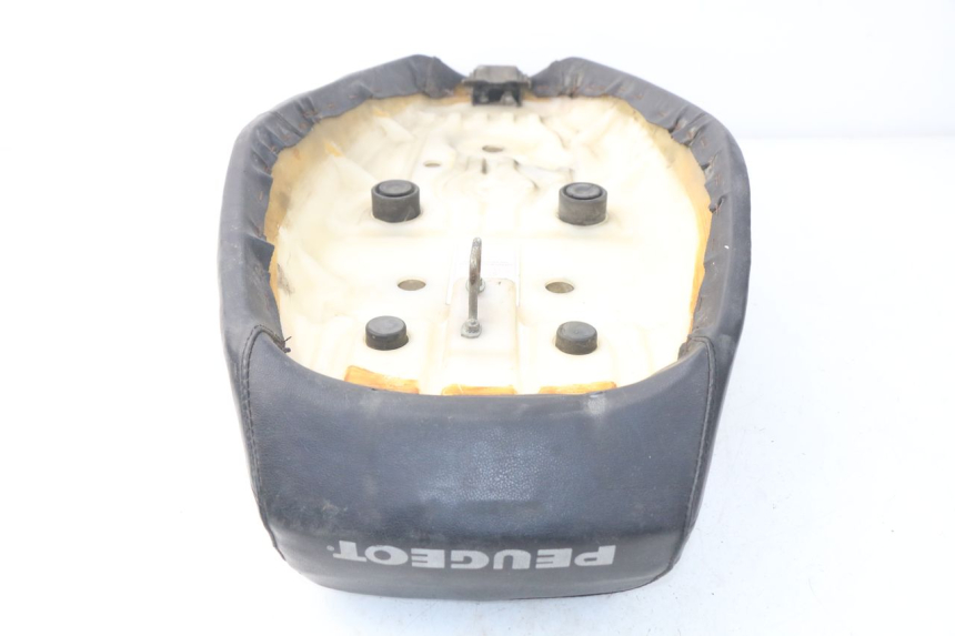 photo de SELLE PEUGEOT SC 50 (1988 - 1992) - Autre angle de vue