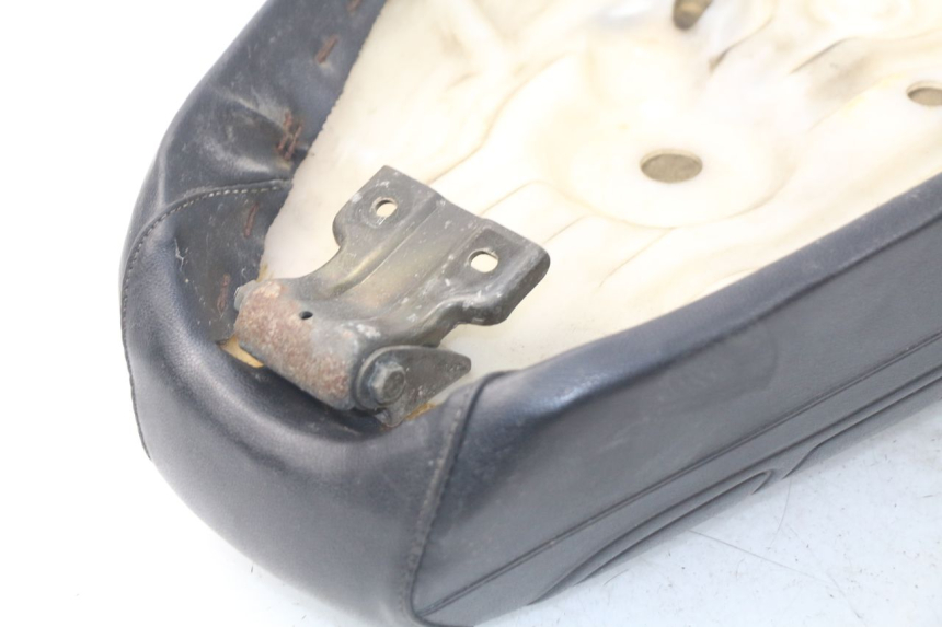 photo de SELLE PEUGEOT SC 50 (1988 - 1992) - Points de fixation