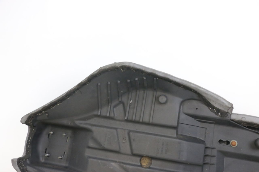 photo de SELLE APRILIA SCARABEO GT 125 (1999 - 2007) - Gros plan technique