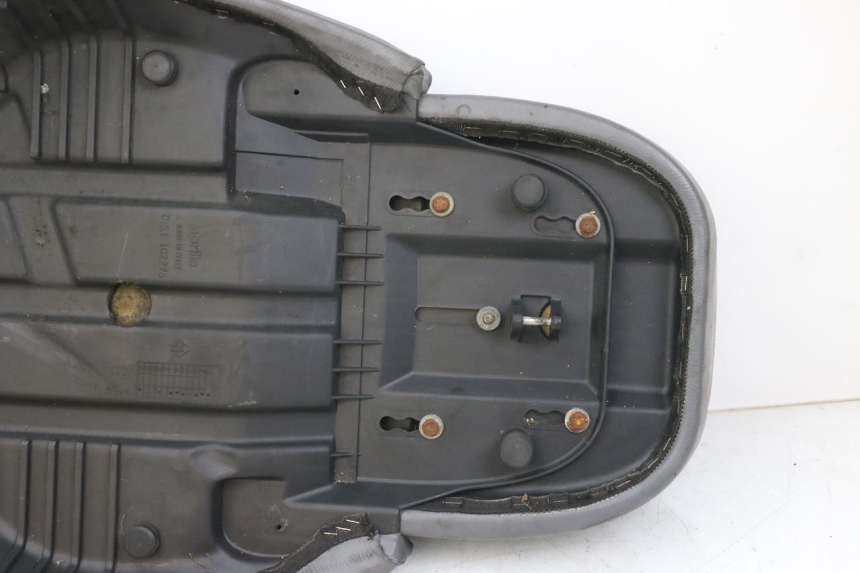 photo de SELLE APRILIA SCARABEO GT 125 (1999 - 2007) - Vue d’ensemble