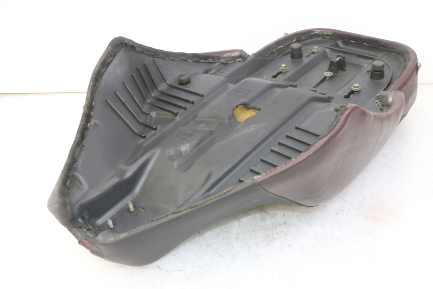 photo de SELLE APRILIA SCARABEO GT TOURING 125 (1999 - 2005) - Points de fixation