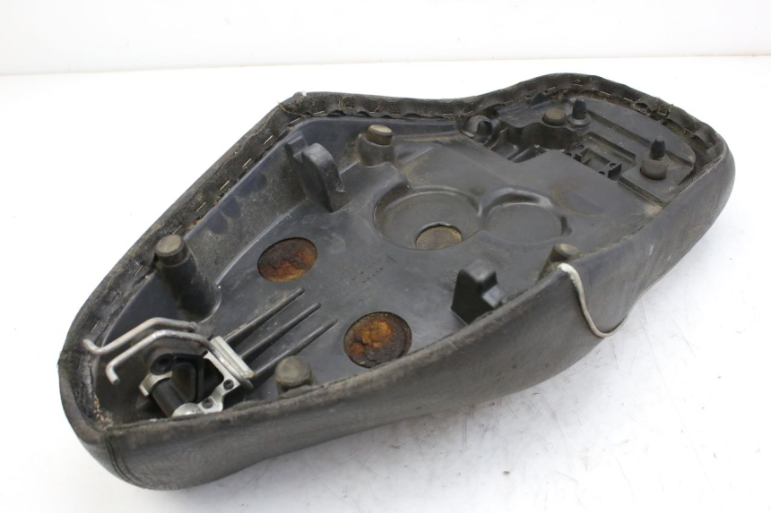 photo de SELLE APRILIA SCARABEO 100 (2003 - 2012) - Autre angle de vue