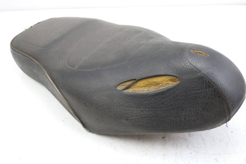 photo de SELLE APRILIA SCARABEO 100 (2003 - 2012) - Marquages et références