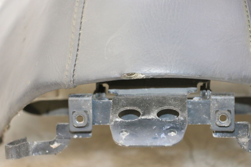 photo de SELLE HONDA SCV LEAD 100 (2003 - 2007) - Photo complémentaire