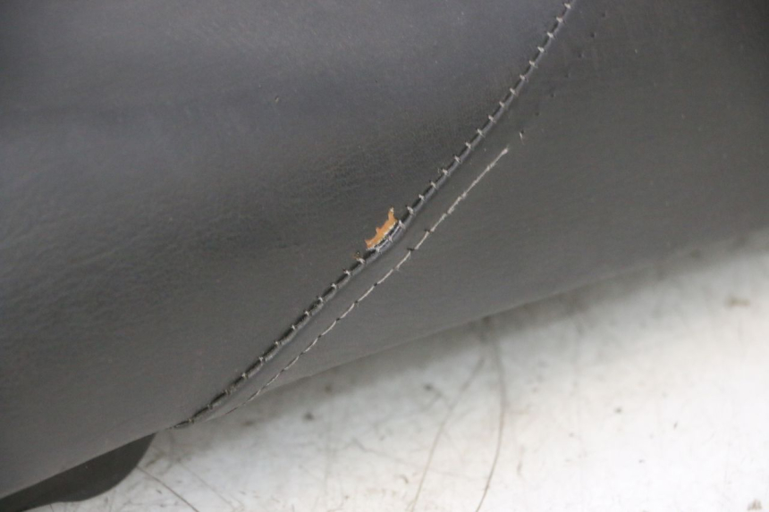photo de SELLE HONDA SH 125 (2001 - 2003) - Inspection visuelle