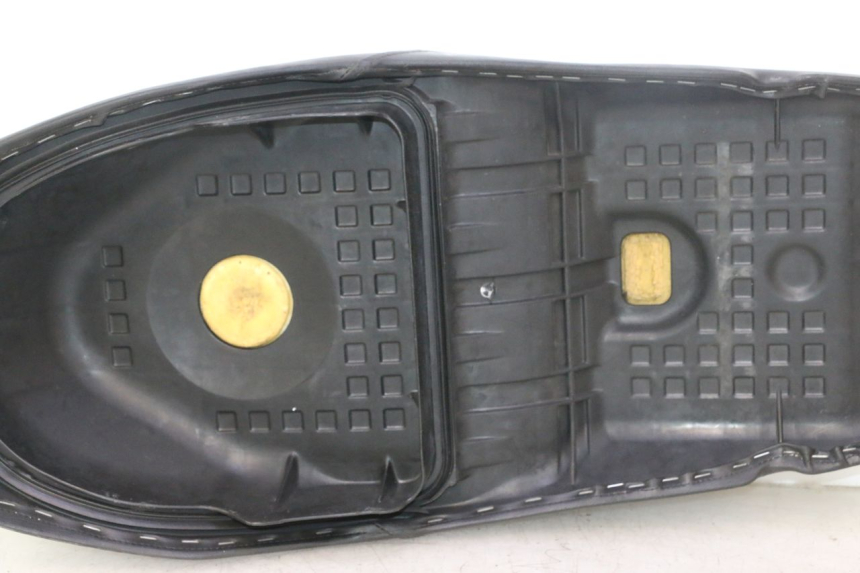photo de SELLE HONDA SH 125 (2001 - 2003) - Autre angle de vue