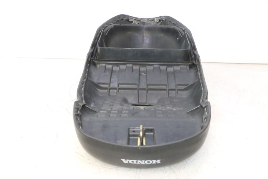 photo de SELLE HONDA SH 125 (2001 - 2003) - Points de fixation