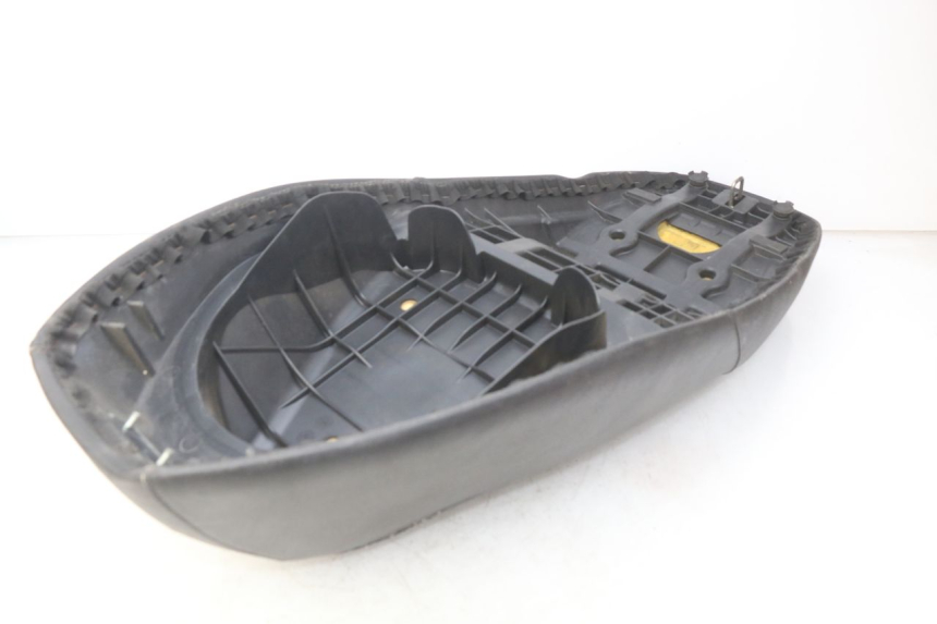 photo de SELLE SUZUKI SIXTEEN 125 (2008 - 2010) - Vue d’ensemble