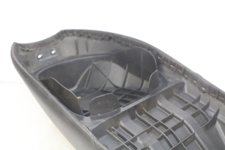 photo de SELLE SUZUKI SIXTEEN 125 (2008 - 2010) - Points de fixation