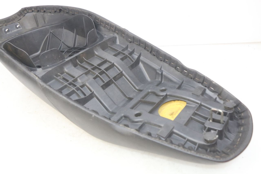 photo de SELLE SUZUKI SIXTEEN 125 (2008 - 2010) - État de surface