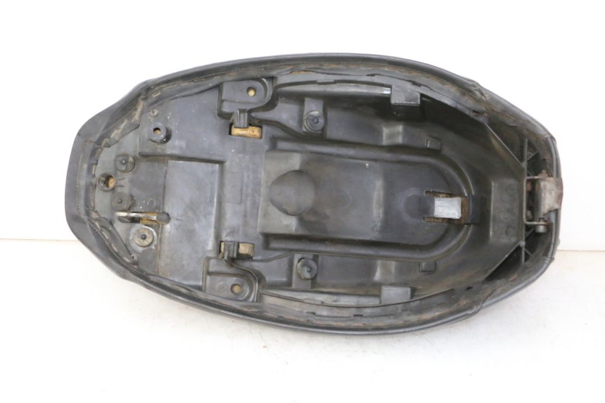 photo de SELLE PEUGEOT SPEEDAKE 50 (1995 - 1997) - Détail de la pièce