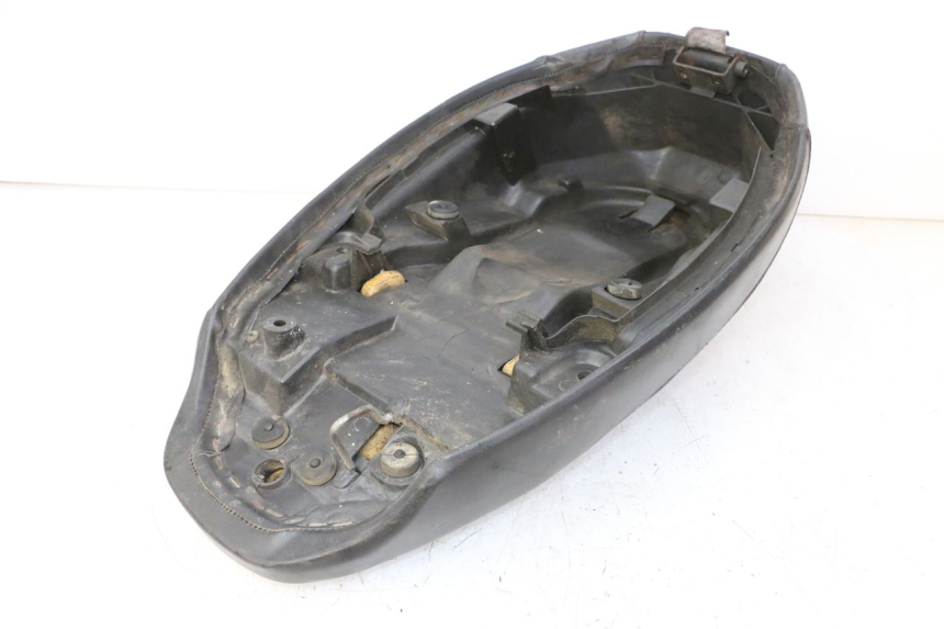 photo de SELLE PEUGEOT SPEEDAKE 50 (1995 - 1997) - Zoom état d’usage