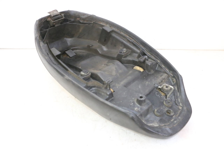 photo de SELLE PEUGEOT SPEEDAKE 50 (1995 - 1997) - Autre angle de vue