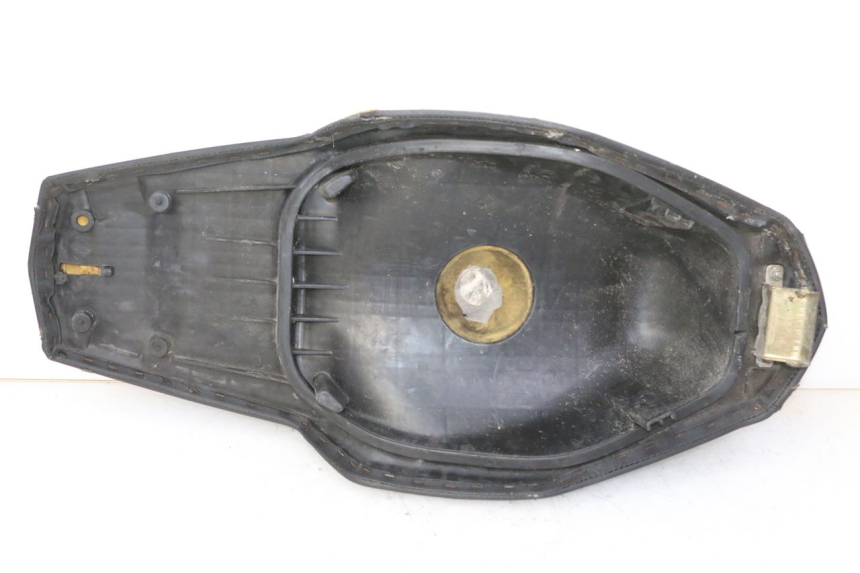 photo de SELLE PEUGEOT SPEEDFIGHT 3 AIR 50 (2009 - 2015) - Détail de la pièce