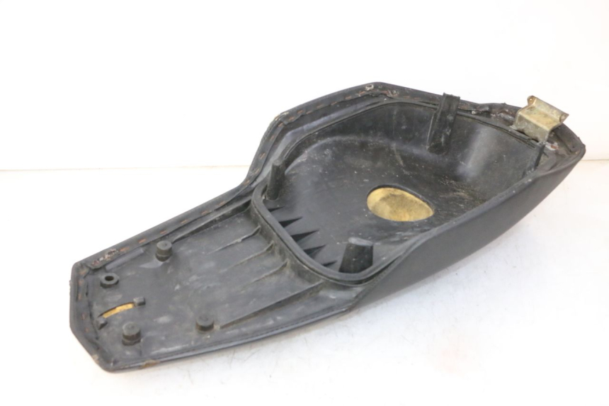 photo de SELLE PEUGEOT SPEEDFIGHT 3 AIR 50 (2009 - 2015) - Gros plan technique