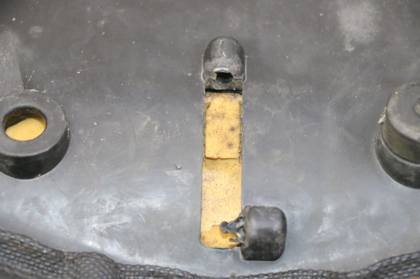 photo de SELLE PEUGEOT SPEEDFIGHT 3 AIR 50 (2009 - 2015) - Points de fixation