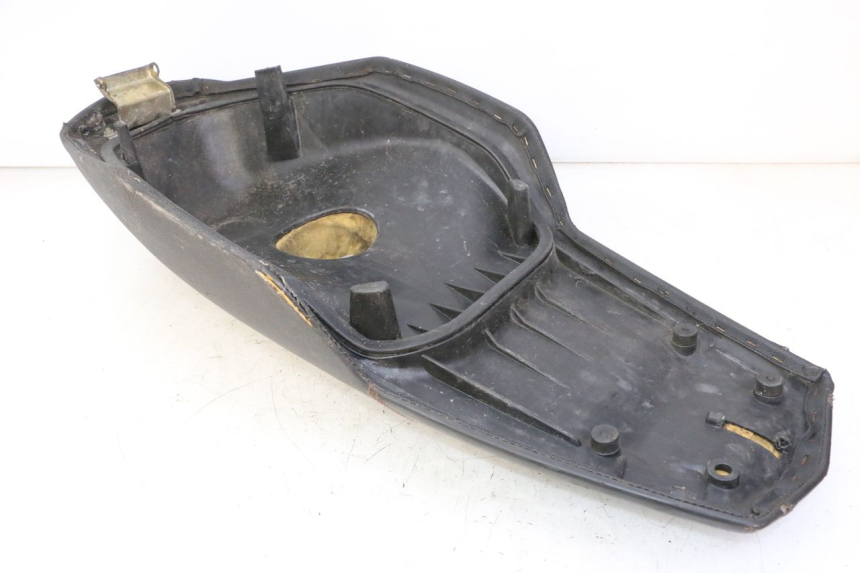 photo de SELLE PEUGEOT SPEEDFIGHT 3 AIR 50 (2009 - 2015) - État de surface