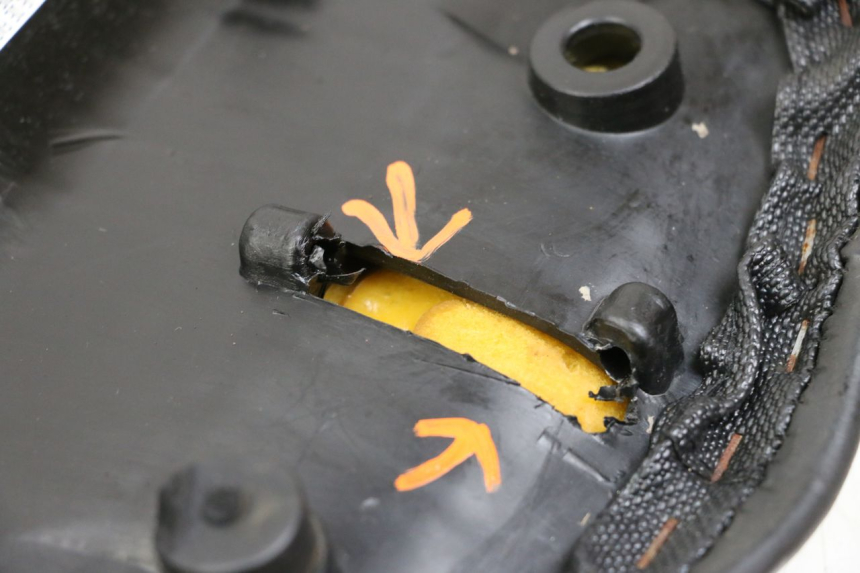 photo de SELLE PEUGEOT SPEEDFIGHT 4 2T 50 (2015 - 2019) - Points de fixation