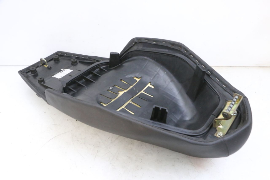 photo de SELLE PEUGEOT SPEEDFIGHT 4 4T EFI 50 (2021 - 2025) - Détail de la pièce