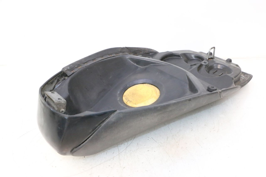 photo de SELLE PEUGEOT SPEEDFIGHT LC 50 (1996 - 2002) - Gros plan technique