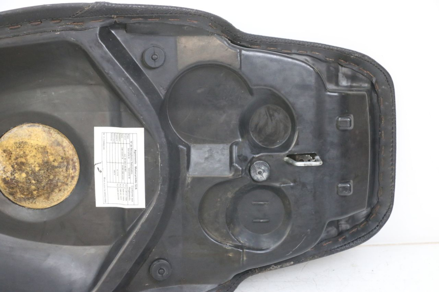 photo de SELLE PEUGEOT SPEEDFIGHT 100 (1997 - 2007) - Points de fixation