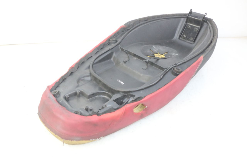 photo de SELLE APRILIA SR 2T 50 (2012 - 2017) - Points de fixation