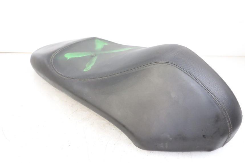 photo de SELLE PEUGEOT STREETZONE 2T 50 (2014 - 2019) - Détail de la pièce