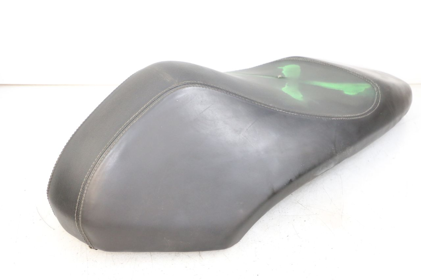 photo de SELLE PEUGEOT STREETZONE 2T 50 (2014 - 2019) - Gros plan technique