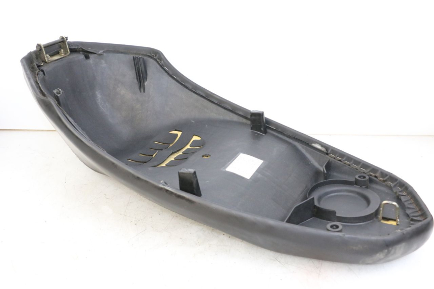 photo de SELLE PEUGEOT STREETZONE 2T 50 (2014 - 2019) - Points de fixation