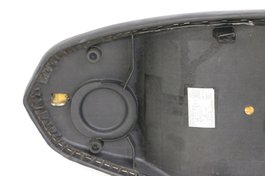 photo de SELLE PEUGEOT STREETZONE 2T 50 (2014 - 2019) - Marquages et références