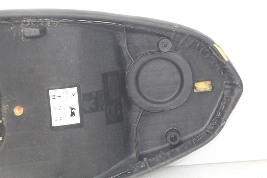 photo de SELLE PEUGEOT STREETZONE 4T 50 (2018 - 2023) - Détails caractéristiques