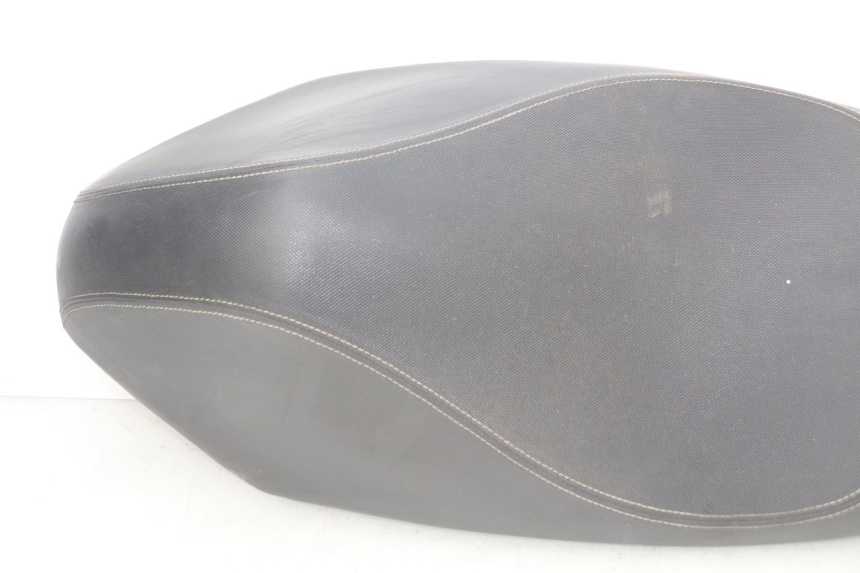 photo de SELLE PEUGEOT STREETZONE 4T 50 (2018 - 2023) - Vue rapprochée