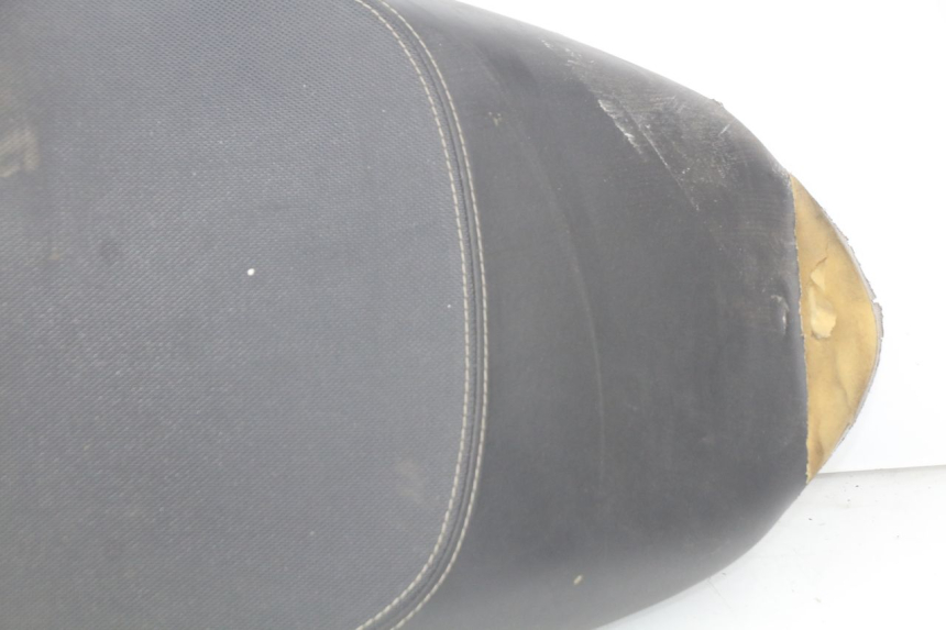 photo de SELLE PEUGEOT STREETZONE 4T 50 (2018 - 2023) - Photo complémentaire