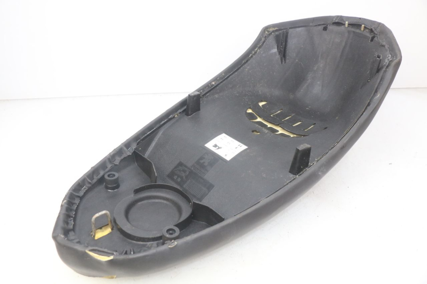 photo de SELLE PEUGEOT STREETZONE 4T 50 (2018 - 2023) - Points de fixation