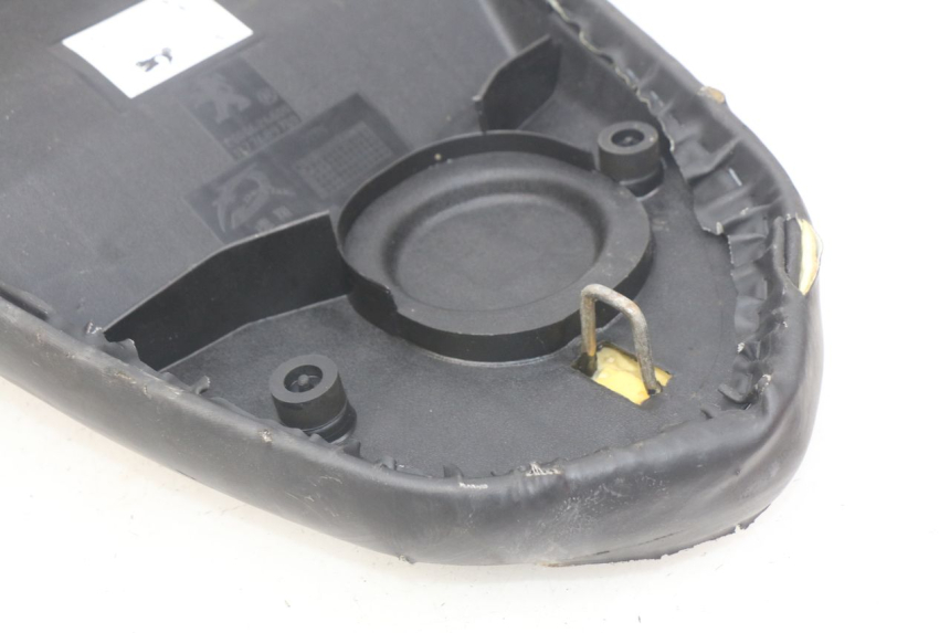 photo de SELLE PEUGEOT STREETZONE 4T 50 (2018 - 2023) - Marquages et références