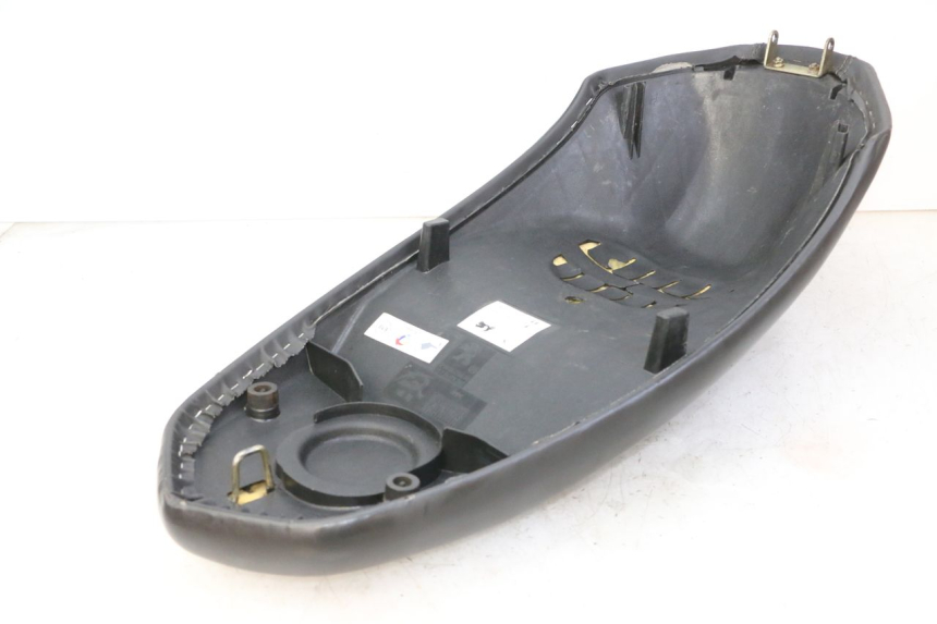 photo de SELLE PEUGEOT STREETZONE I 2T 50 (2018 - 2020) - Points de fixation