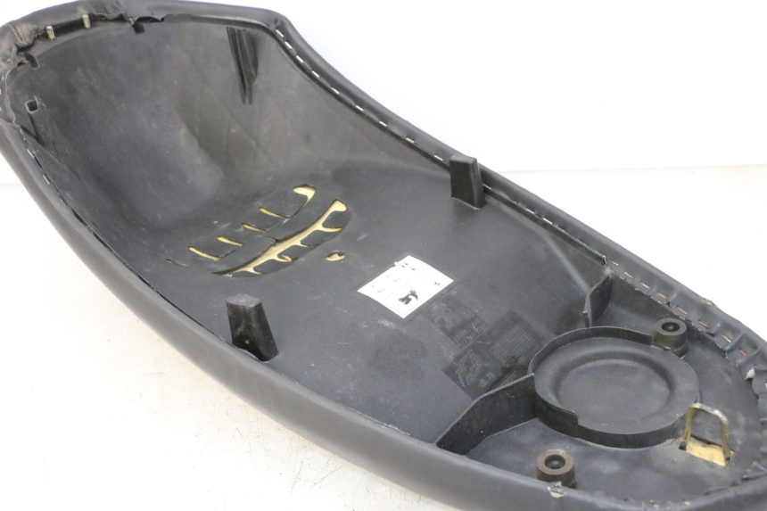 photo de SELLE PEUGEOT STREETZONE I NAKED 2T 50 (2018 - 2020) - Zoom état d’usage