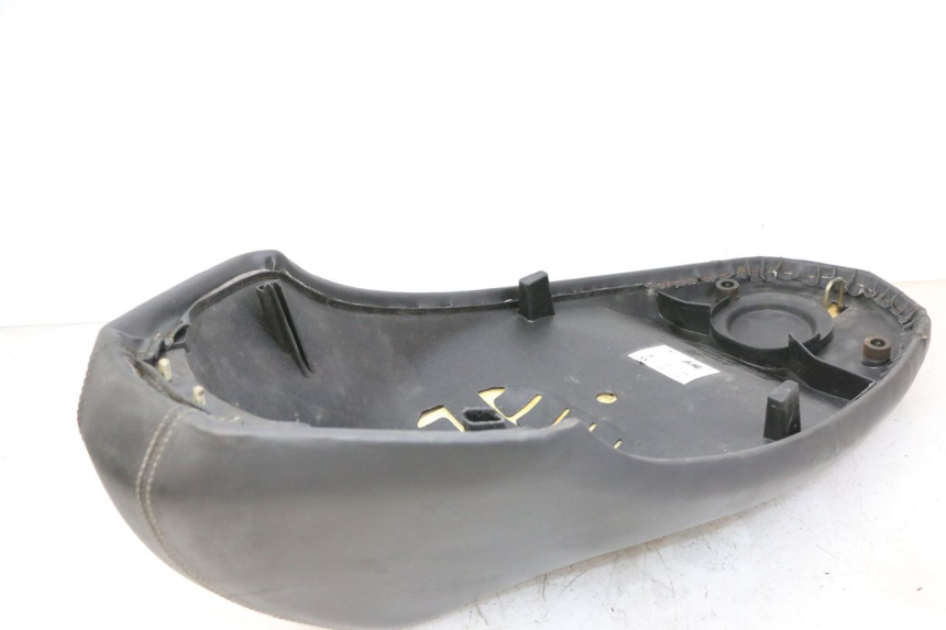 photo de SELLE PEUGEOT STREETZONE I NAKED 2T 50 (2018 - 2020) - Gros plan technique