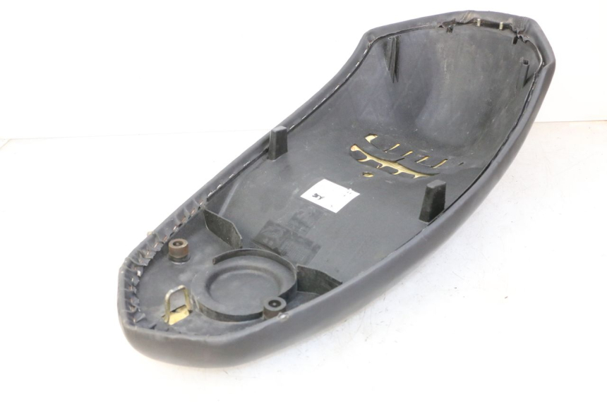 photo de SELLE PEUGEOT STREETZONE I NAKED 2T 50 (2018 - 2020) - Points de fixation