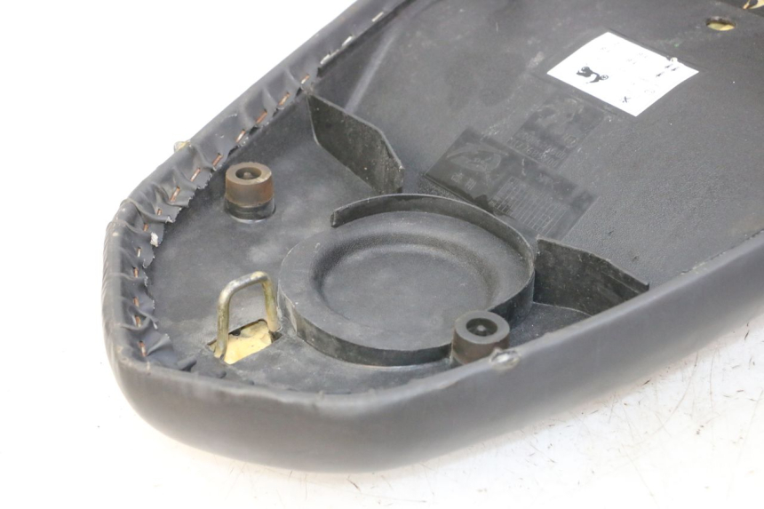 photo de SELLE PEUGEOT STREETZONE I NAKED 2T 50 (2018 - 2020) - État de surface