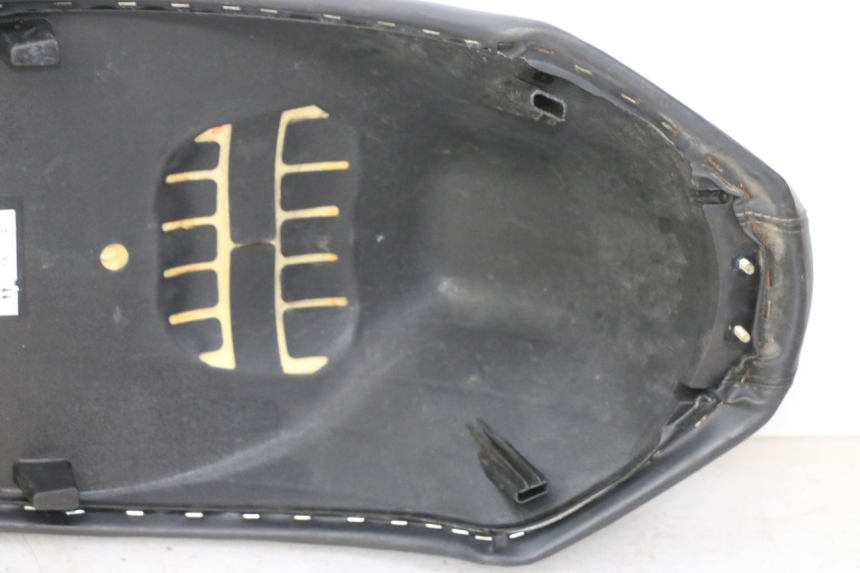 photo de SELLE PEUGEOT STREETZONE I NAKED 2T 50 (2018 - 2020) - Marquages et références