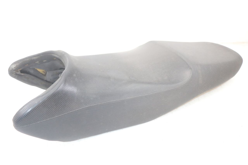 photo de SELLE SUZUKI GS F 500 (2004 - 2007) - Gros plan technique