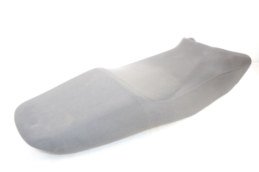 photo de SELLE SUZUKI GS F 500 (2004 - 2007) - Vue d’ensemble